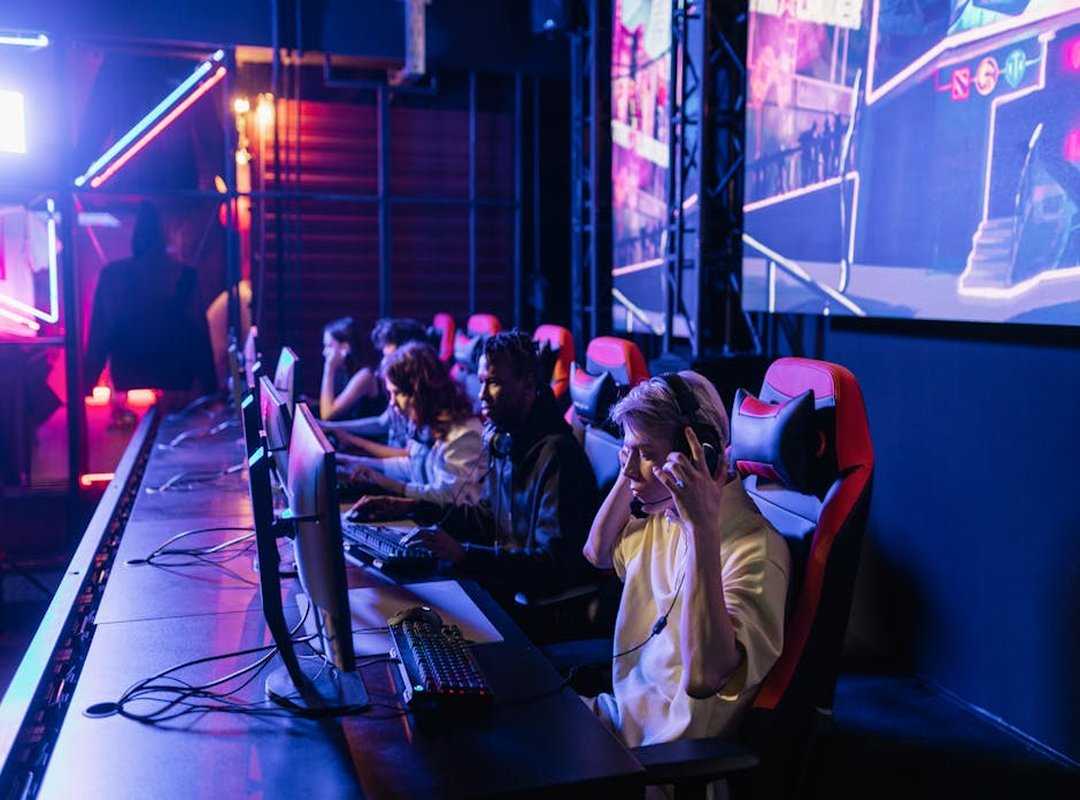 MOBA team composition